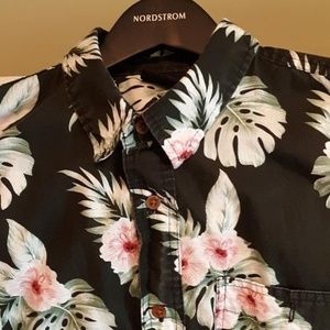 Vintage Mens black Floral Hawaiian Shirt -- Large